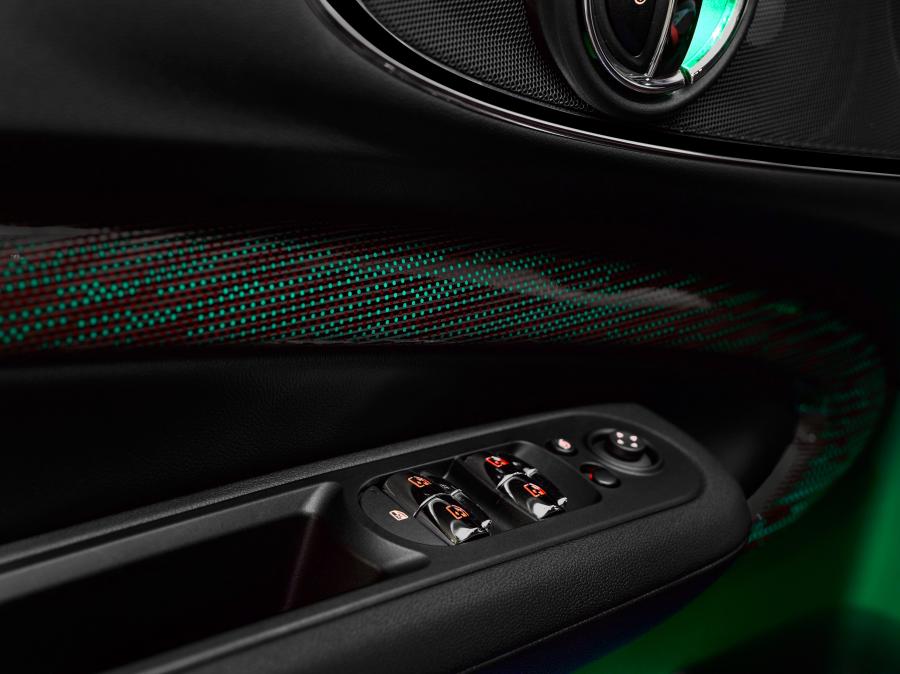 Детали интерьера Mini John Cooper Works Clubman 2016 года  (WW) (фото 44 из 102)